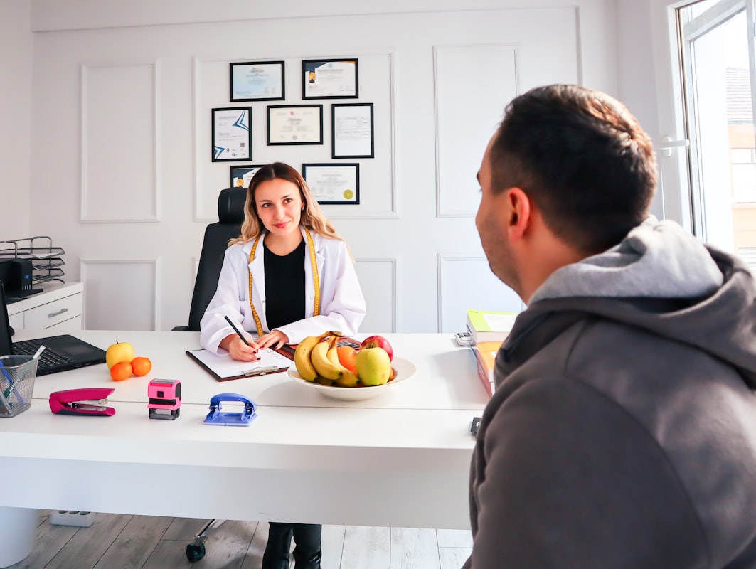 Expert nutrition planning session
